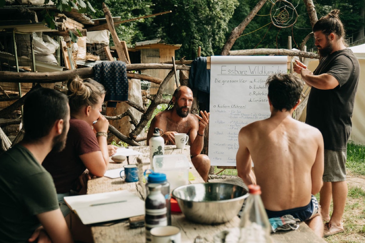 Wildkräuter-Unterricht im Grundkurs